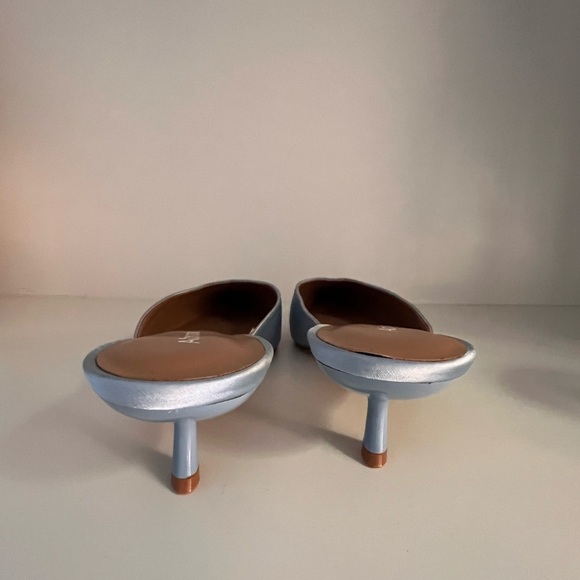 Great summer shoe with Kitty heal. Light blue satin like fabric. - Picture 6 of 6